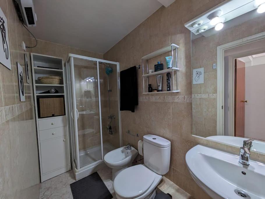 Acogedor Apartamento Y Parking Madrid Bagian luar foto